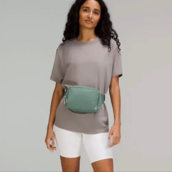 Lululemon everywhere belt bag - Picture 3 of 7